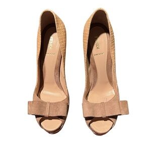 Authentic Fendi Spuntata Camoscio raffia and nude suede peep toe ultra high heel